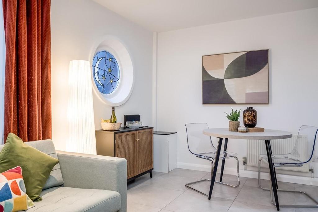 Central Belfast Apartments, Salisbury Bilik gambar