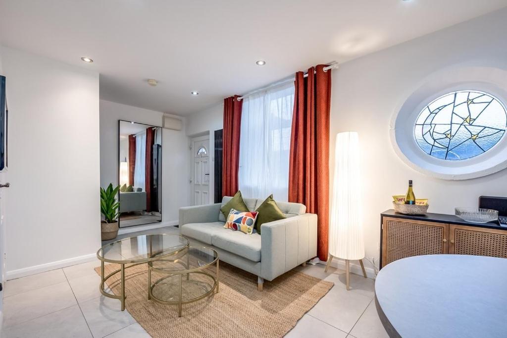 Central Belfast Apartments, Salisbury Bilik gambar